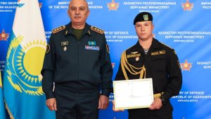 Ruslan Zhaxylykov presented conscripts with certificates for free education at Kazakhstan's universities