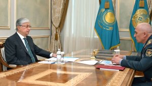 Head of State Meets Minister of Defense Ruslan Zhaxylykov