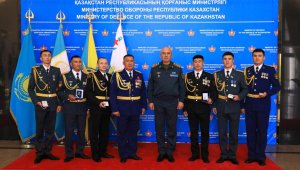 Minister of Defense of Kazakhstan Awards Military Personnel for Successful Firefighting mission in the Abay Region