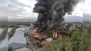 Major Fire Breaks Out Near Marketplace in Almaty